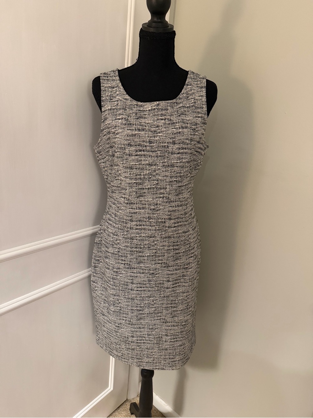 Tailored Sleeveless Tweed Midi Dress in Gray